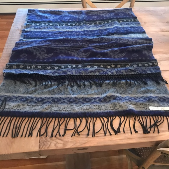 Lord and Taylor made in Italy Large Scarf/Wrap - Picture 1 of 5